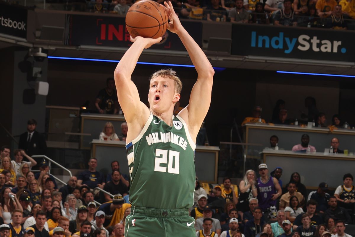 Former Panther Green Inks 4-Year Extension With NBA's Bucks